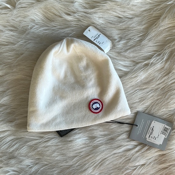 Accessories - NWT White Canada Goose hat